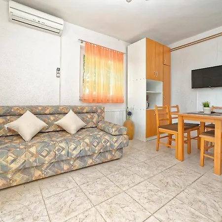 Vedrana 3* Dobrinj